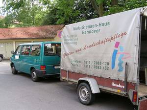 Firmenfahrzeug Gartenpflege der Caritas - Werkstätten Hannover